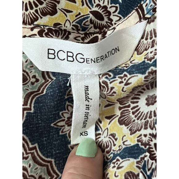 BCBGeneration Scoop Neck Short Sleeve Shorts Romper Sz XS Pink Blue Boho Pull On - Picture 5 of 12